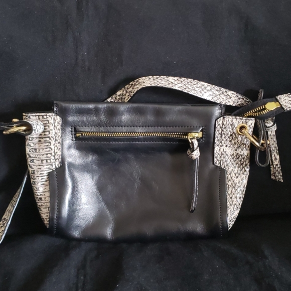 Kenneth Cole Black Leather Crossbody Bag - Picture 3 of 8